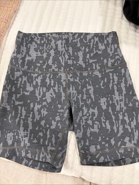 Lululemon Charcoal Gray Patterned Biker Shorts (no tag, but believe size 4)